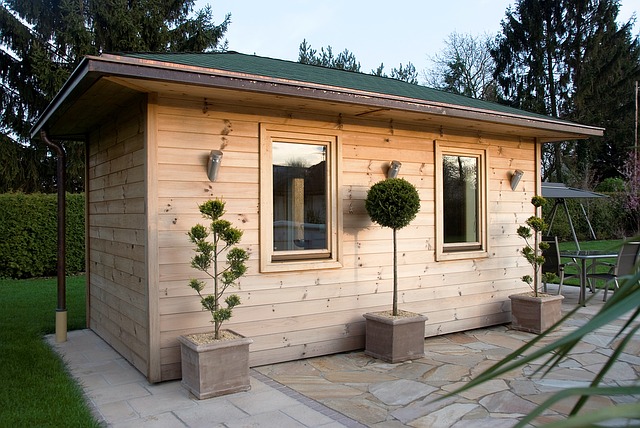 Eine Outdoor-Sauna im eigenen Garten ist der Traum vieler Gartenbesitzer. Wir bauen Ihren persönlichen Wellnesstempel fachgerecht und zuverlässig auf!
