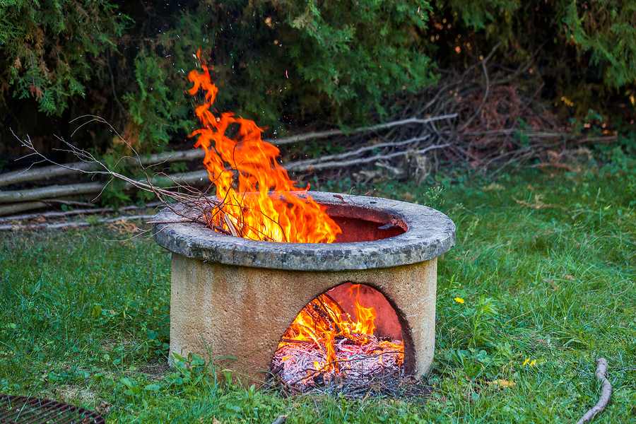 Nachbarrecht - Feuerstelle im Garten: Ist offenes Feuer erlaubt