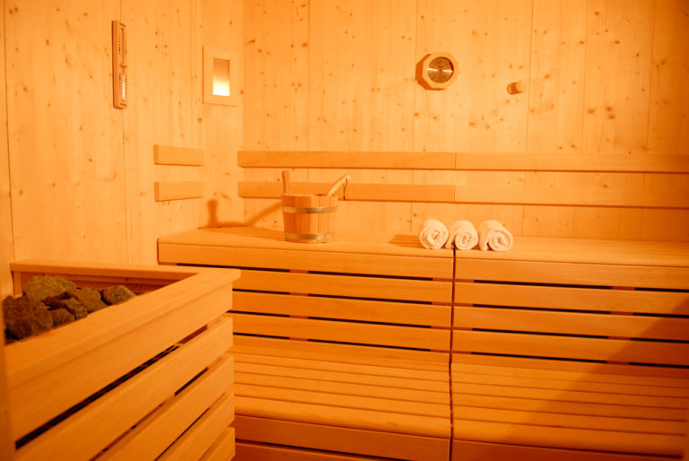 Gartensauna mit Holzofen selber bauen Gartenhaus Aufbau